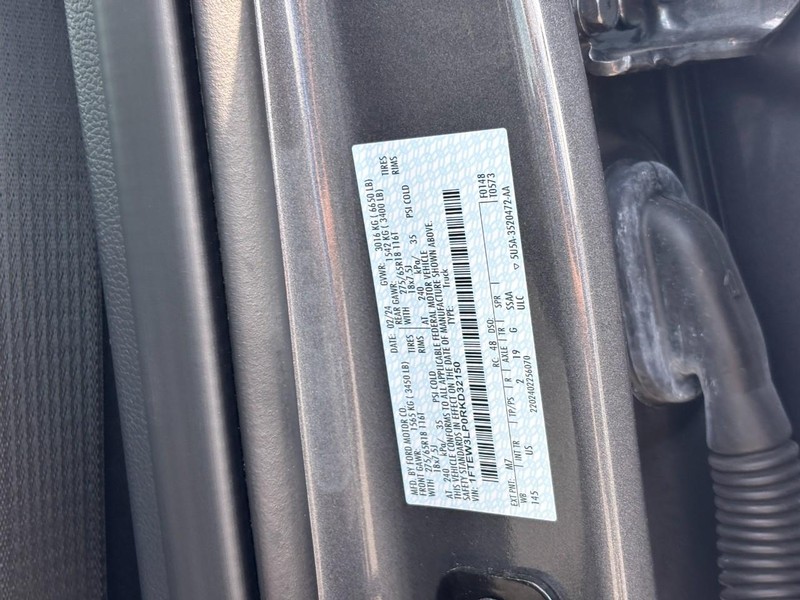 Ford F-150 Vehicle Full-screen Gallery Image 25