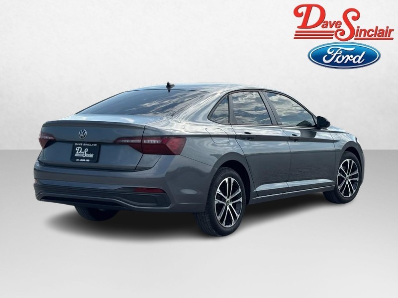 Volkswagen Jetta Vehicle Full-screen Gallery Image 07