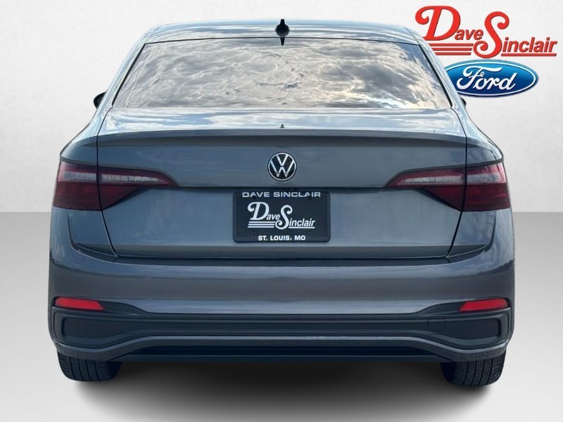 Volkswagen Jetta Vehicle Full-screen Gallery Image 08