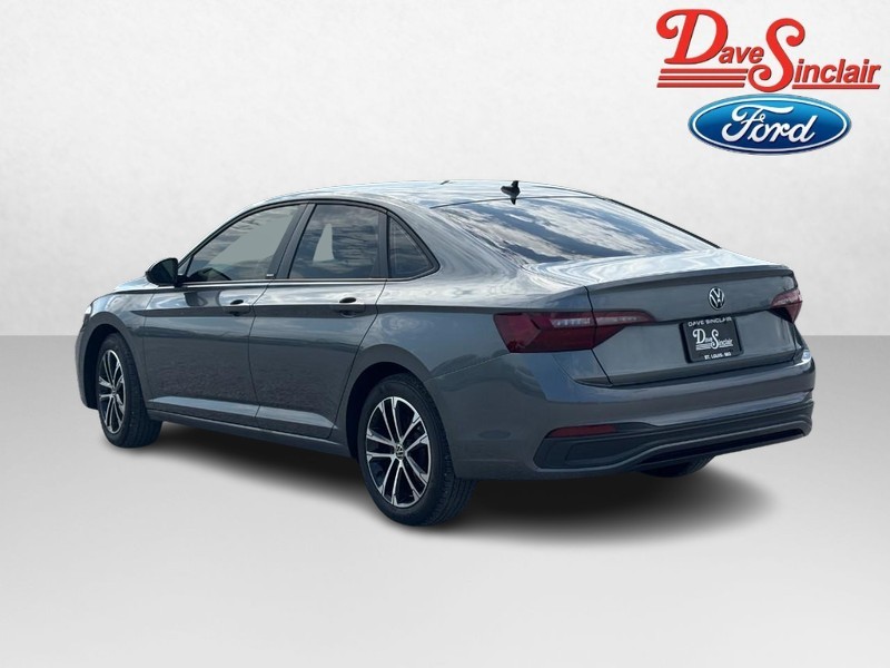 Volkswagen Jetta Vehicle Full-screen Gallery Image 09