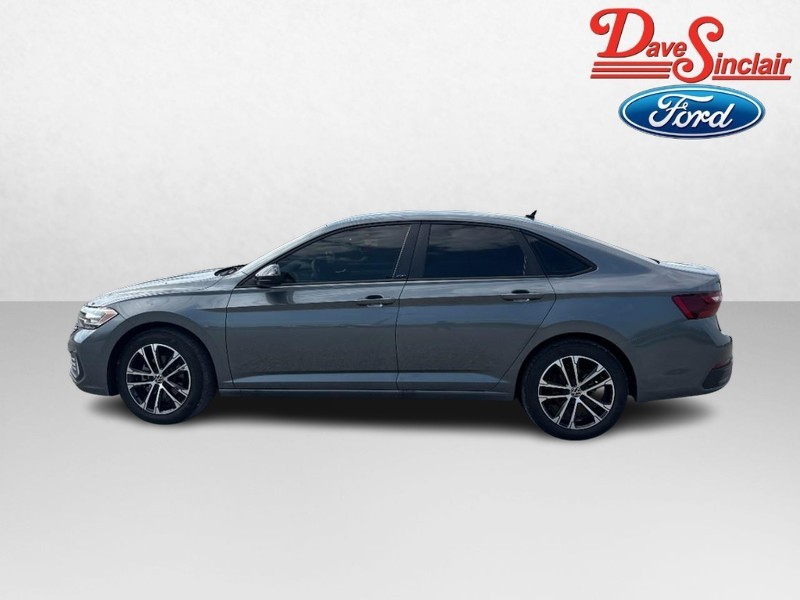 Volkswagen Jetta Vehicle Full-screen Gallery Image 10