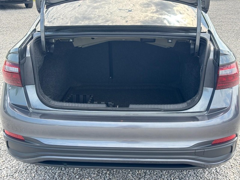 Volkswagen Jetta Vehicle Full-screen Gallery Image 11