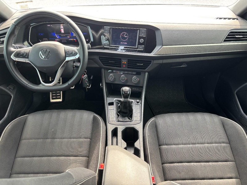Volkswagen Jetta Vehicle Full-screen Gallery Image 15