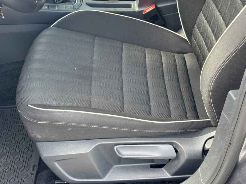 Volkswagen Jetta Vehicle Full-screen Gallery Image 17