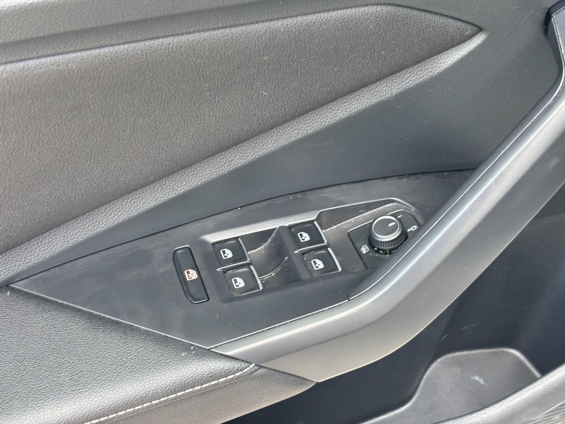 Volkswagen Jetta Vehicle Full-screen Gallery Image 18