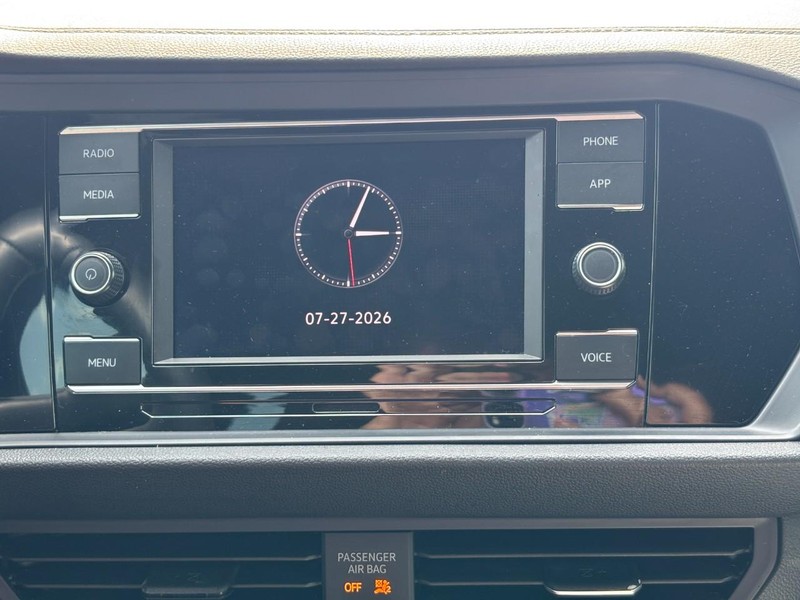 Volkswagen Jetta Vehicle Full-screen Gallery Image 22