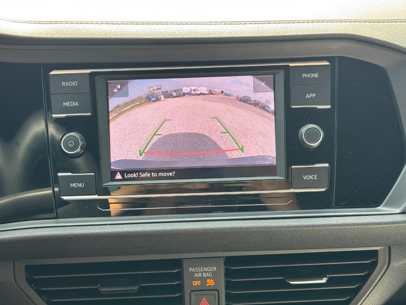 Volkswagen Jetta Vehicle Full-screen Gallery Image 23