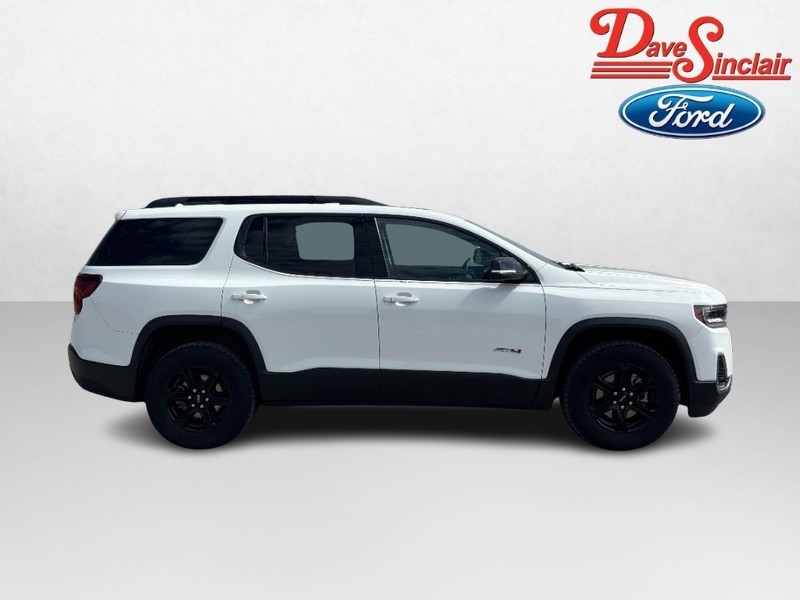 GMC Acadia Vehicle Full-screen Gallery Image 05
