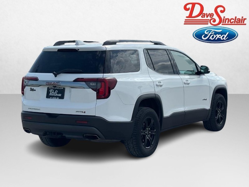 GMC Acadia Vehicle Full-screen Gallery Image 07