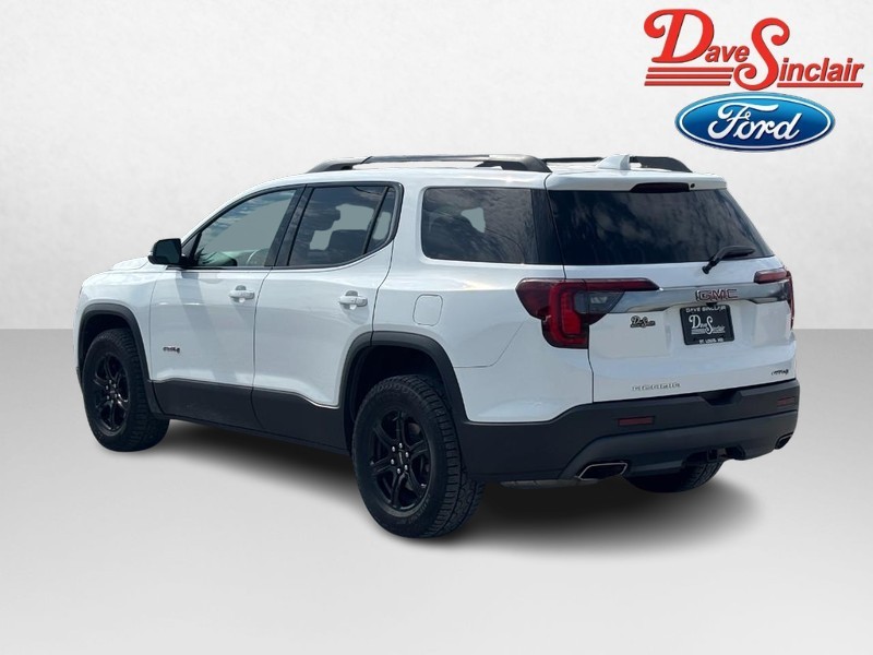 GMC Acadia Vehicle Full-screen Gallery Image 09