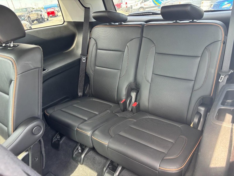 GMC Acadia Vehicle Full-screen Gallery Image 13