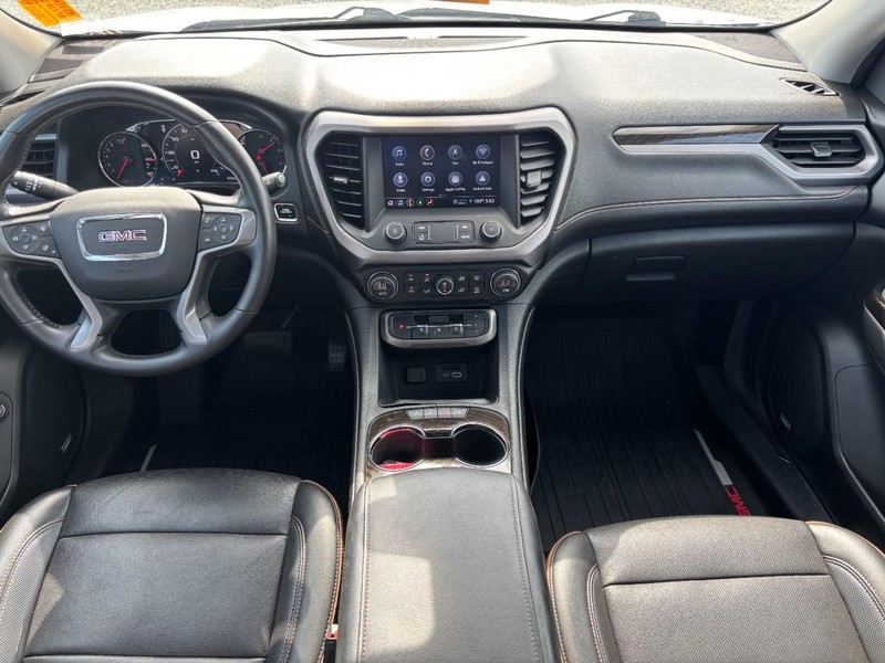 GMC Acadia Vehicle Full-screen Gallery Image 16