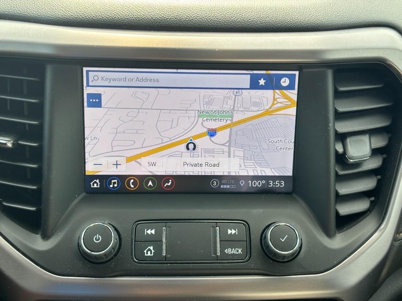 GMC Acadia Vehicle Full-screen Gallery Image 24