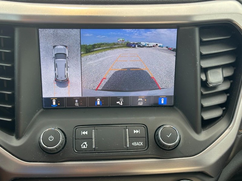 GMC Acadia Vehicle Full-screen Gallery Image 25