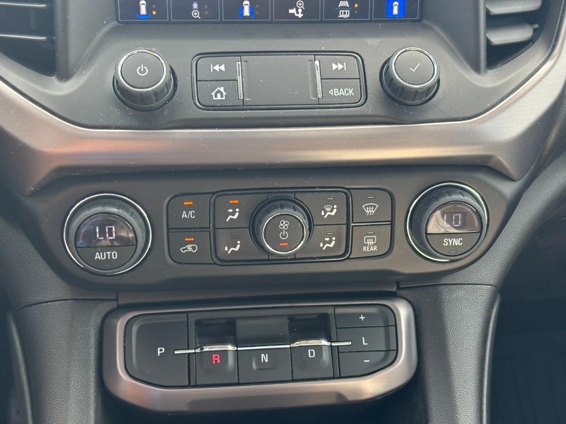 GMC Acadia Vehicle Full-screen Gallery Image 26