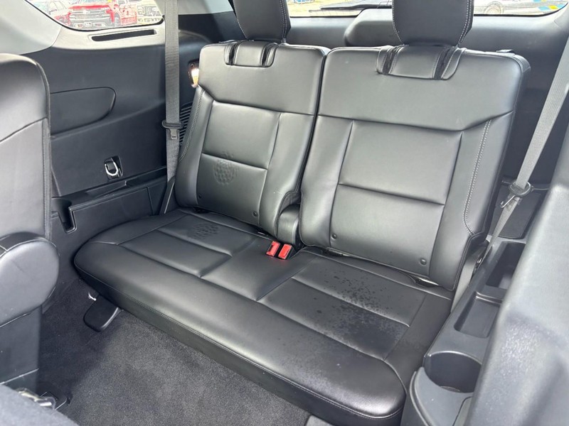 Ford Explorer Vehicle Full-screen Gallery Image 13