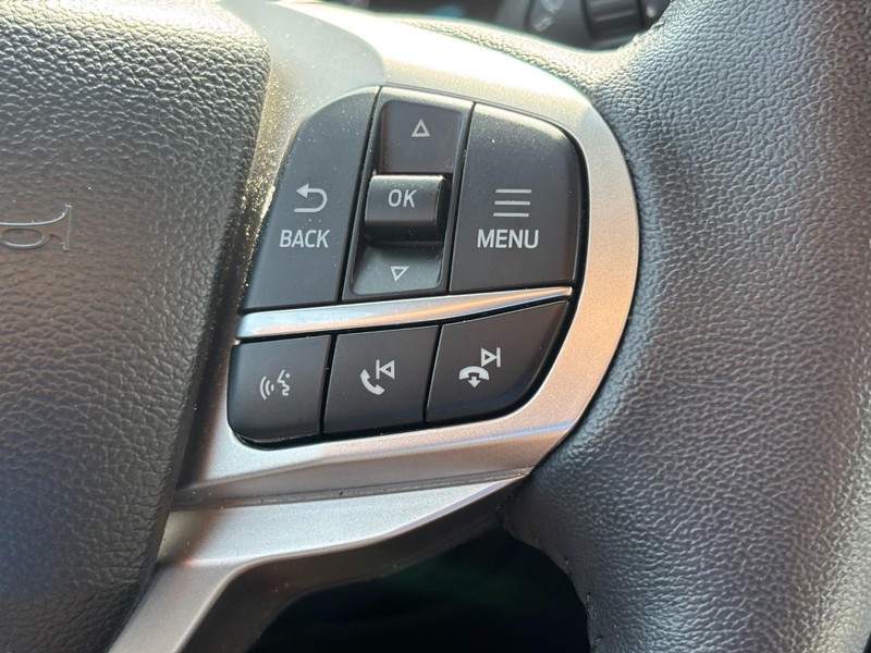 Ford Explorer Vehicle Full-screen Gallery Image 21