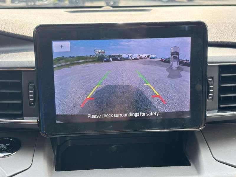 Ford Explorer Vehicle Full-screen Gallery Image 24