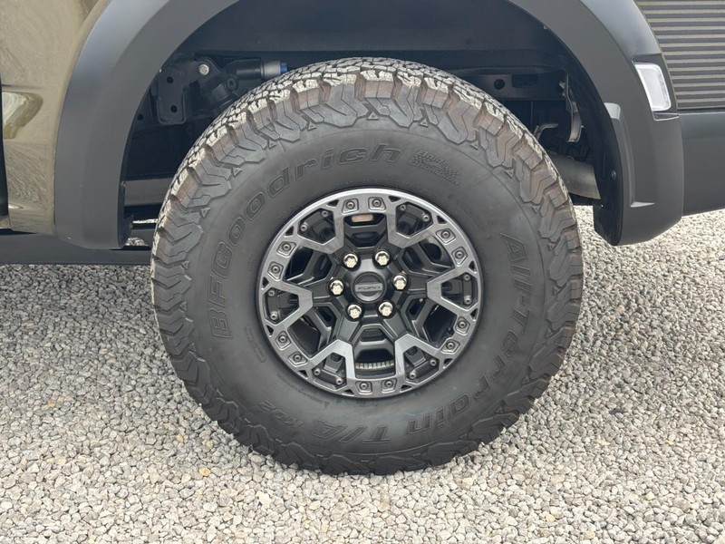 Ford F-150 Vehicle Full-screen Gallery Image 12
