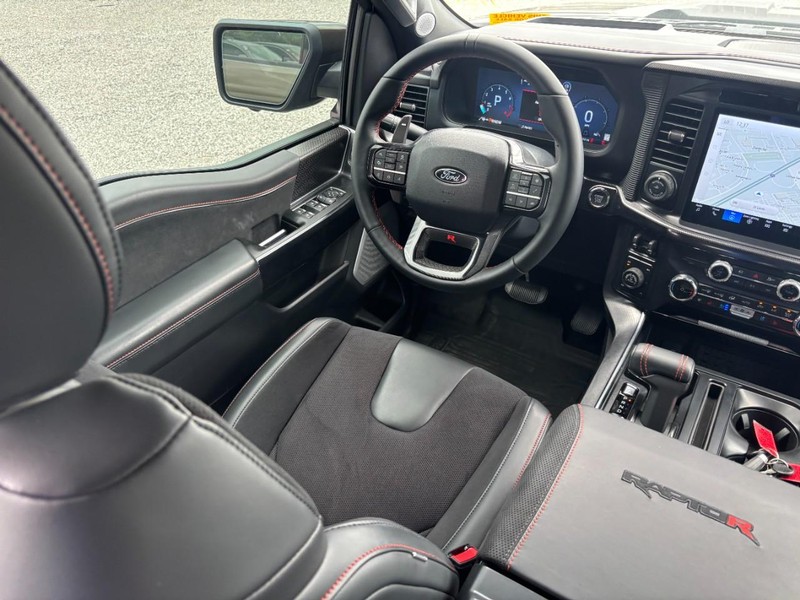 Ford F-150 Vehicle Full-screen Gallery Image 14