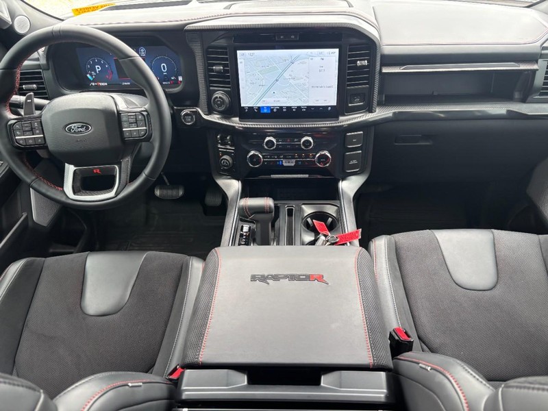Ford F-150 Vehicle Full-screen Gallery Image 15