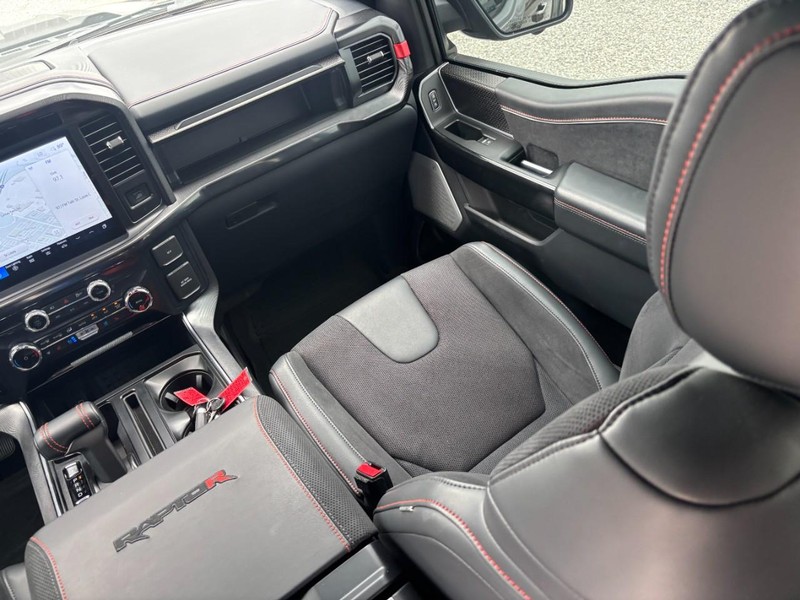 Ford F-150 Vehicle Full-screen Gallery Image 16