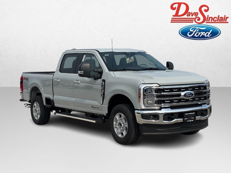 Ford Super Duty F-250 SRW Vehicle Full-screen Gallery Image 04