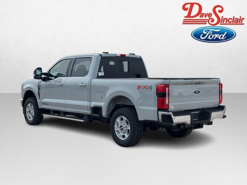 Ford Super Duty F-250 SRW Vehicle Full-screen Gallery Image 09