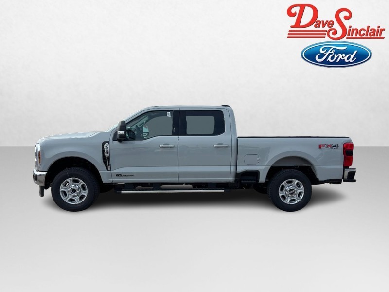 Ford Super Duty F-250 SRW Vehicle Full-screen Gallery Image 10