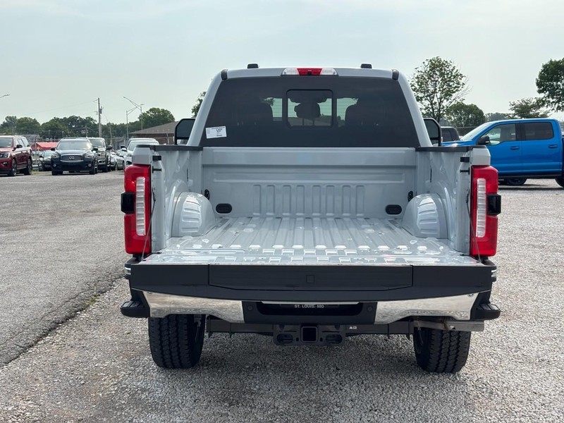 Ford Super Duty F-250 SRW Vehicle Full-screen Gallery Image 11