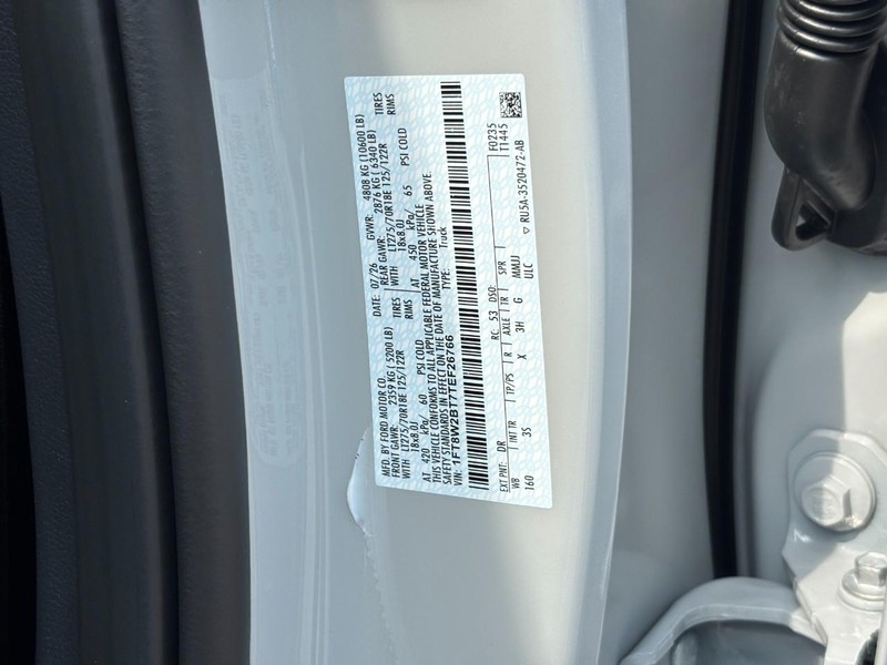 Ford Super Duty F-250 SRW Vehicle Full-screen Gallery Image 26