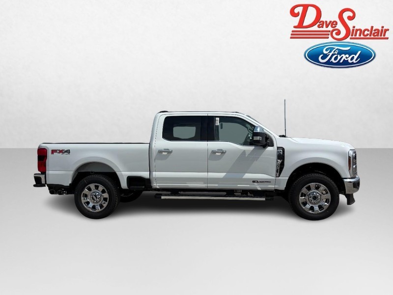 Ford Super Duty F-250 SRW Vehicle Full-screen Gallery Image 05