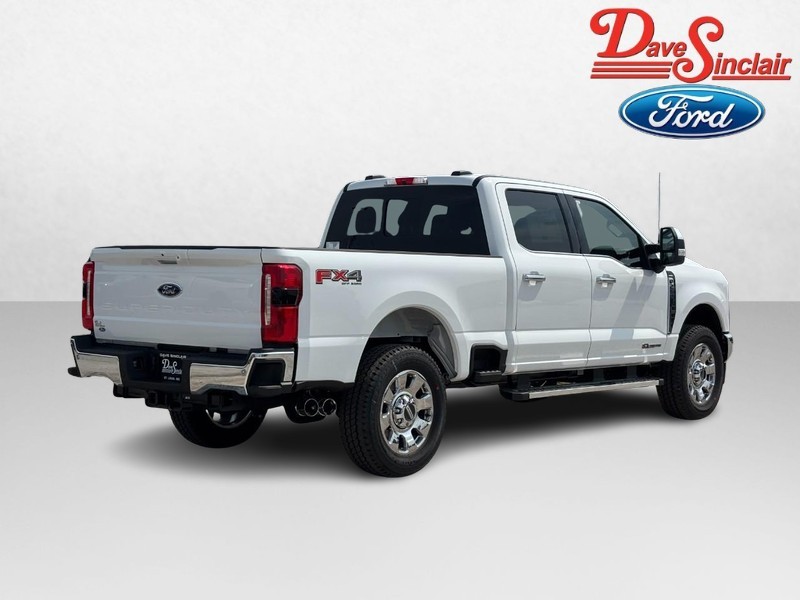 Ford Super Duty F-250 SRW Vehicle Full-screen Gallery Image 07