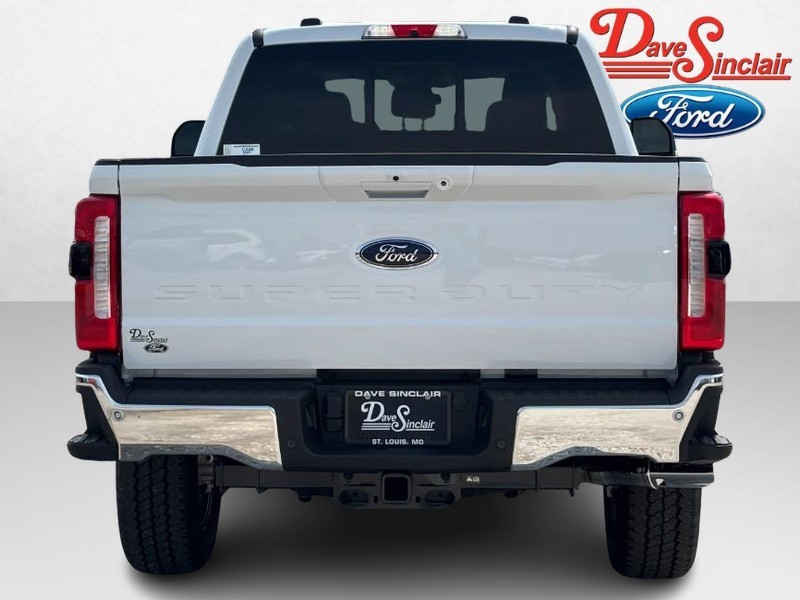 Ford Super Duty F-250 SRW Vehicle Full-screen Gallery Image 08