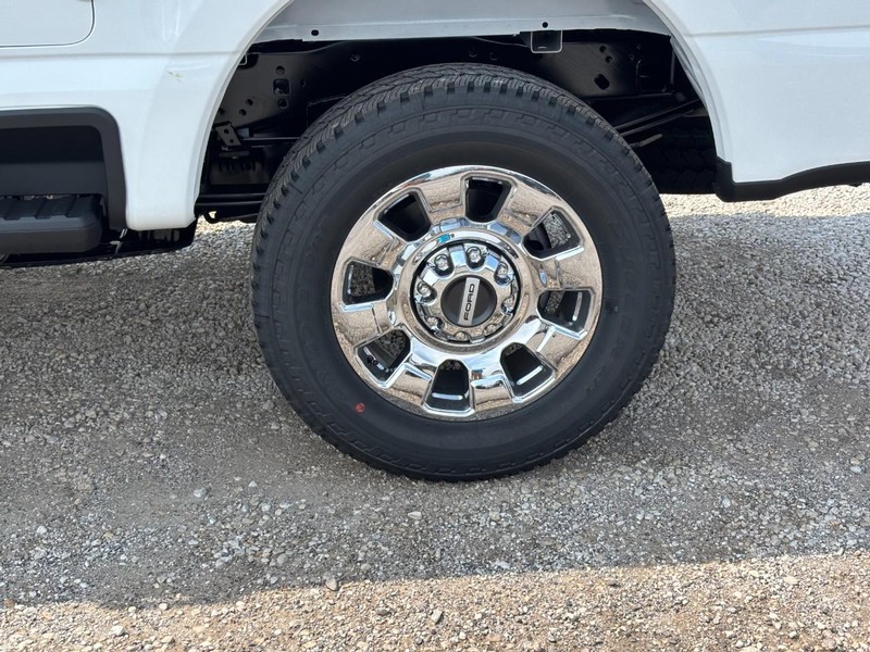Ford Super Duty F-250 SRW Vehicle Full-screen Gallery Image 12