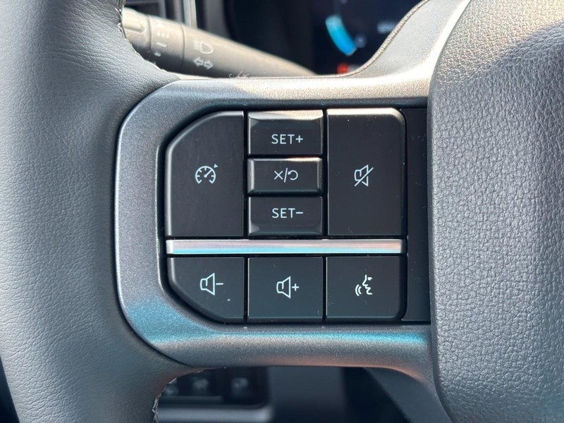 Ford Super Duty F-250 SRW Vehicle Full-screen Gallery Image 19