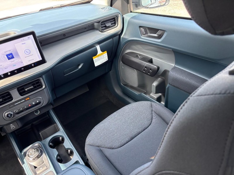 Ford Maverick Vehicle Full-screen Gallery Image 16