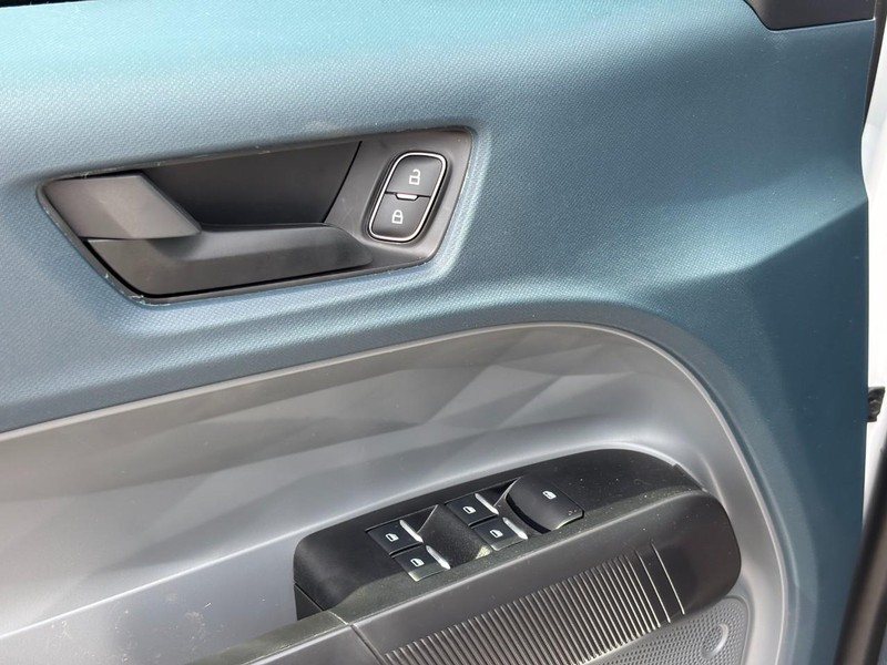 Ford Maverick Vehicle Full-screen Gallery Image 18