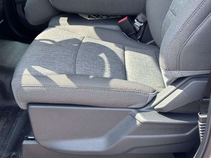 Ford F-150 Vehicle Full-screen Gallery Image 14
