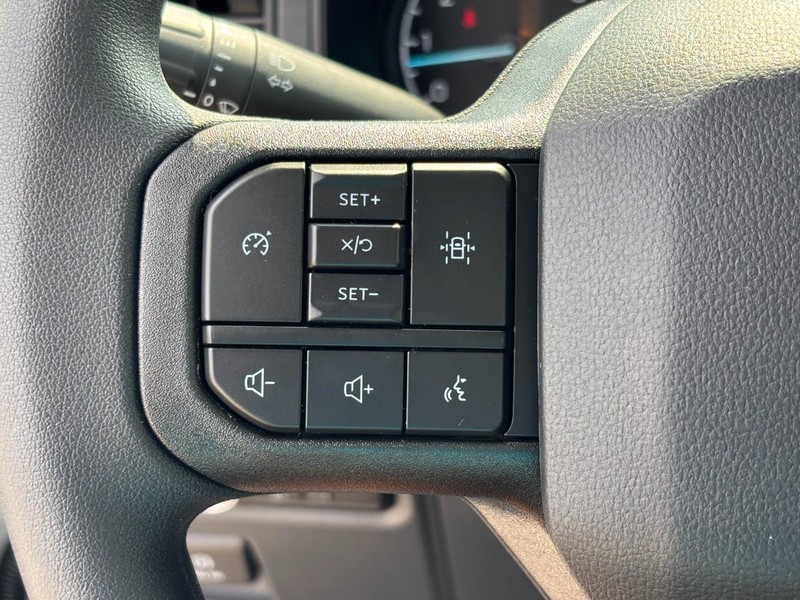 Ford F-150 Vehicle Full-screen Gallery Image 16