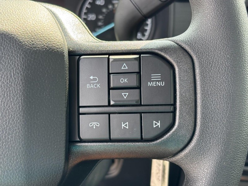 Ford F-150 Vehicle Full-screen Gallery Image 17