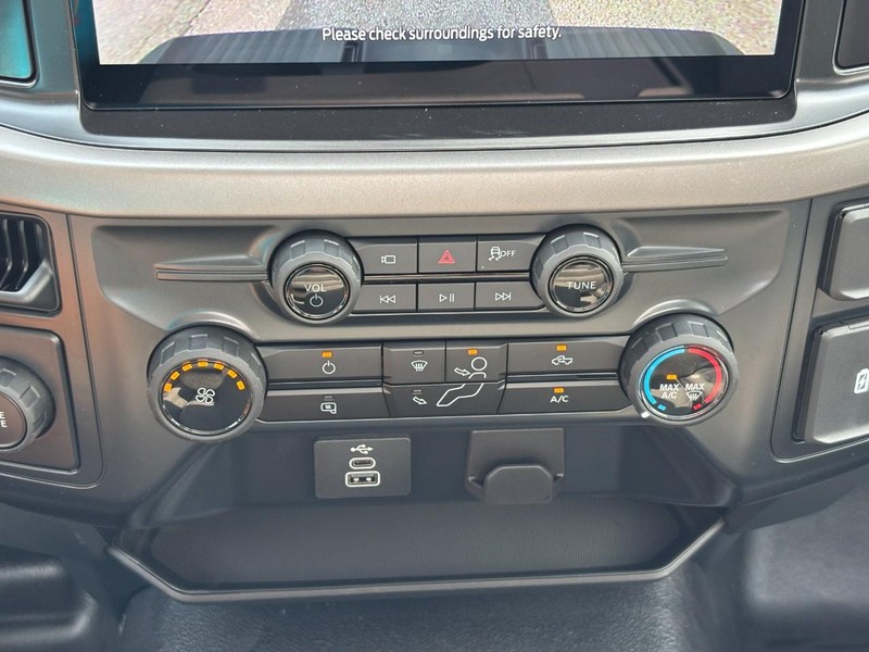 Ford F-150 Vehicle Full-screen Gallery Image 21