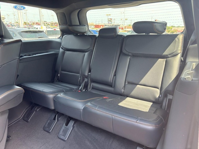 Ford Expedition Vehicle Full-screen Gallery Image 13