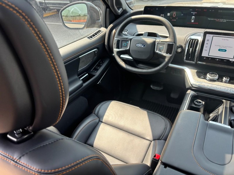 Ford Expedition Vehicle Full-screen Gallery Image 15
