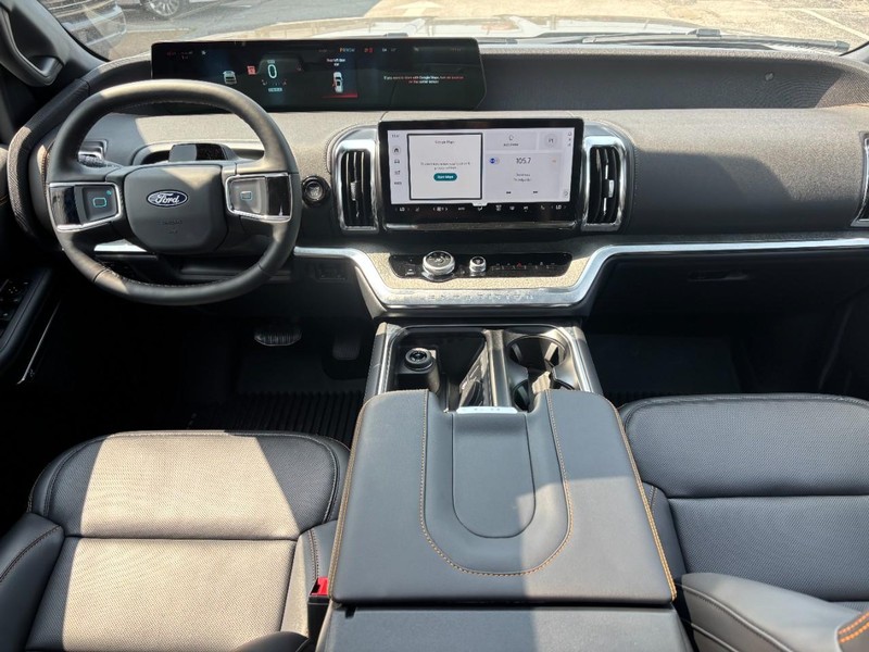 Ford Expedition Vehicle Full-screen Gallery Image 16