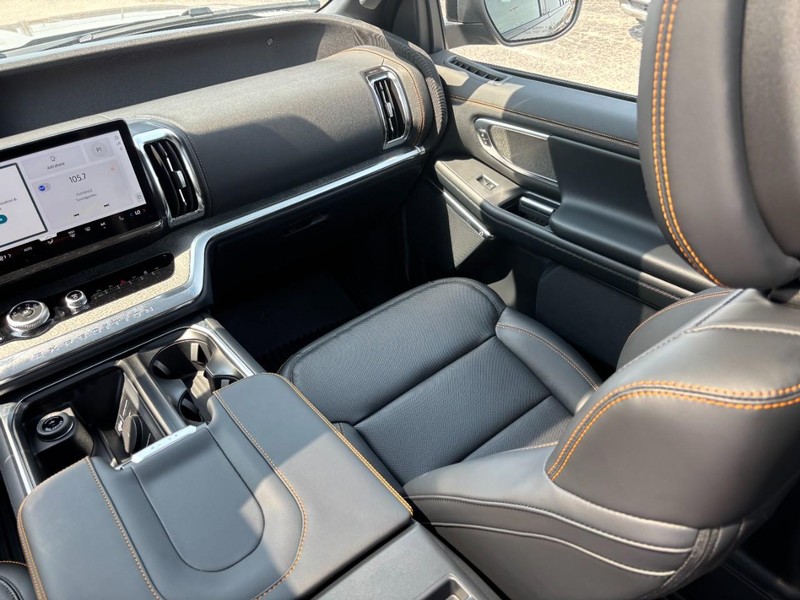Ford Expedition Vehicle Full-screen Gallery Image 17