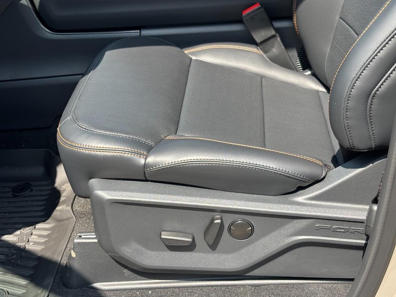 Ford Expedition Vehicle Full-screen Gallery Image 18