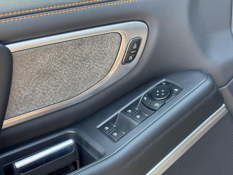 Ford Expedition Vehicle Full-screen Gallery Image 19