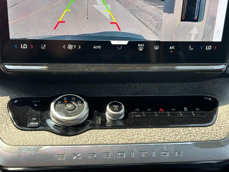 Ford Expedition Vehicle Full-screen Gallery Image 25