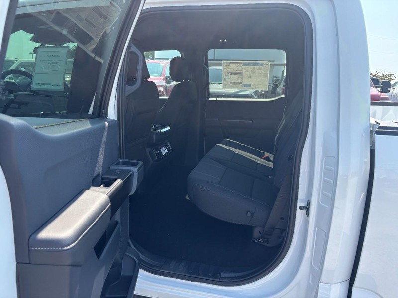 Ford F-150 Vehicle Full-screen Gallery Image 13